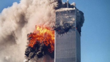 Avião se chocando contra o World Trade Center 