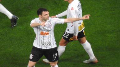 Boselli comemora o gol do empate entre Corinthians e Athlético Paranaense 