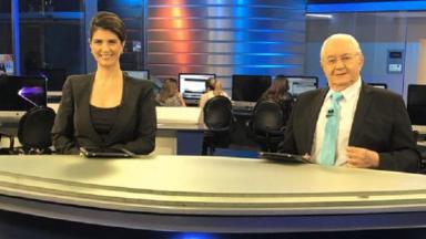 Mariana Godoy ao lado de Boris Casoy na bancada do RedeTV! News 