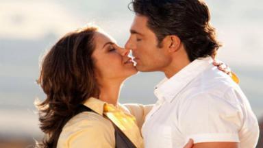 Fernando Colunga e Lucero se beijando em cena de A Dona 