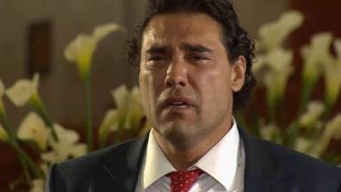 Cena de Amores Verdadeiros com Jose Angelo chorando 