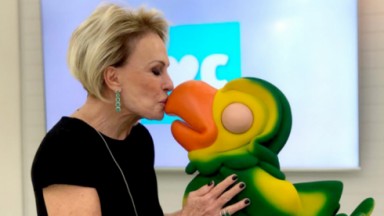 Ana Maria Braga beijando bico de Louro José 