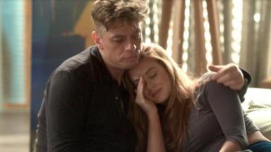 Arthur e Eliza chorando 