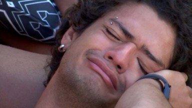 Gabriel Santana chorando no BBB 23 
