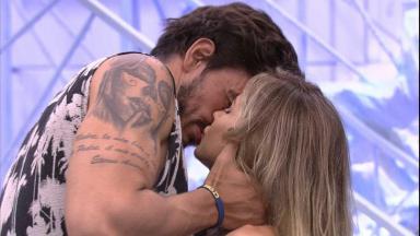 Guilherme e Gabi se beijando no BBB20 