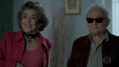 Betty Faria e Othon Bastos em cena de A Força do Querer 