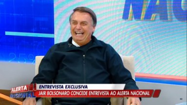 Jair Bolsonaro rindo no Alerta Nacional 