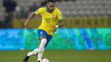 Neymar em ação com a seleção 