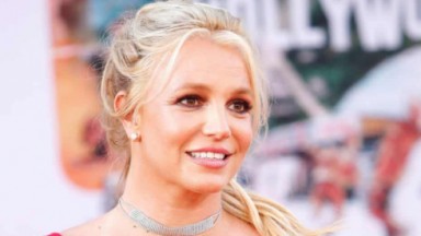 Britney Spears sorrindo em lançamento de filme 
