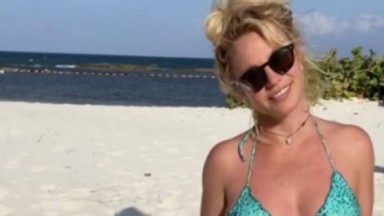 Britney Spears na praia de biquini 