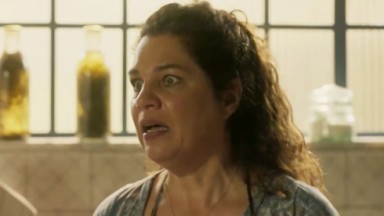 Maria Bruaca (Isabel Teixeira) em cena de Pantanal: dona de casa fará ex-marido de bobo na novela das nove da Globo  