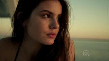 Camila Queiroz em cena em Verdades Secretas 