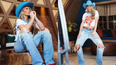 Montagem de fotos de Adriane Galisteu posando sentada e em pé com calça jeans rasgada 