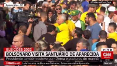 Imagem de apoiadores de Jair Bolsonaro reunidos em Aparecida 