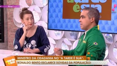 Sonia Abrão conversando com o ministro Ronaldo Bento no A Tarde É Sua 