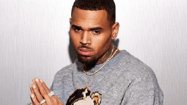 Chris Brown com cara de mau 