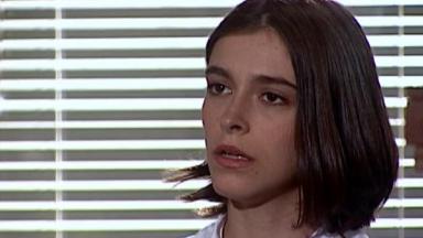 Júlia Feldens como Ciça em cena da novela Laços de Família, em reprise na Globo 