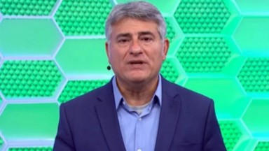 Cléber Machado durante cobertura esportiva na Globo: narrador não estará presencialmente na Copa do Mundo 