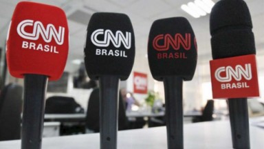 4 microfone da CNN Brasil 