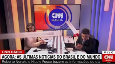 Apresentadores da CNN Brasil se assustando ao vivo 