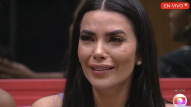 Dania Mendez no BBB 23 chorando  