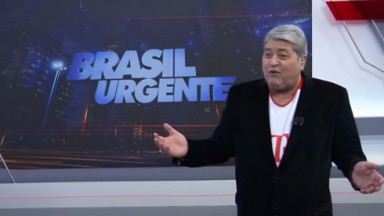 Datena abre os braços durante o Brasil Urgente 