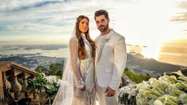 Romana Novais e Alok aparecem posados no dia do casamento 