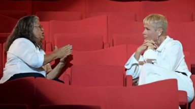 Xuxa com Marlene Mattos no documentário 
