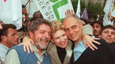 Marta Suplicy ao lado de Lula e Eduardo Suplicy em São Paulo nos anos 2000 