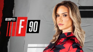 Daniela Boaventura ao lado do logo do ESPN F90 