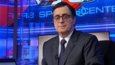 Jornalista Antero Greco na bancada do SportsCenter 
