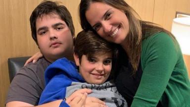 Luciana Cardoso e os filhos 