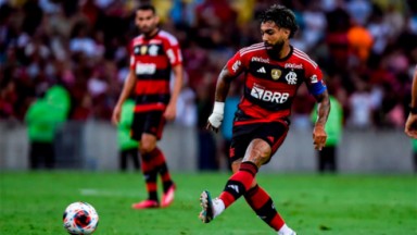 Gabriel Barbosa em campo pelo Flamengo 