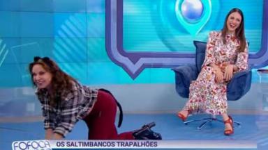 Flor Fernandez dança ajoelhada no Fofocalizando 