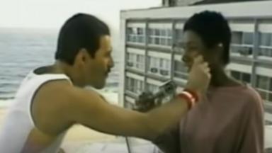 Freddie Mercury foi entrevistado por Gloria Maria em sua vinda ao Brasil, em 1985, para a primeira edição do Rock in Rio 