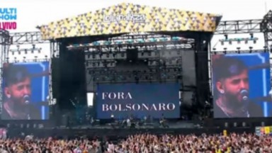 Telão com "Fora, Bolsonaro" no show da Fresno no Lollapalooza 