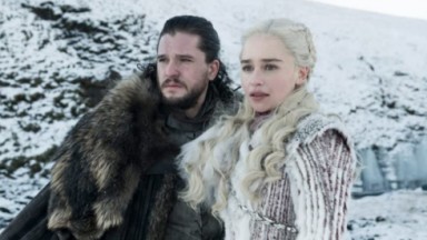 Kit Harington e Emilia Clarke em cena da última temporada de Game of Thrones: série acabou em maio de 2019 