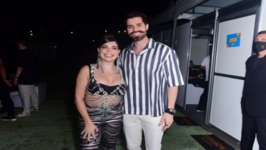 Gkay posa abraçada com DJ Alok em Fortaleza 