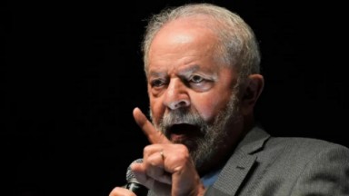 Lula em foto durante discurso 