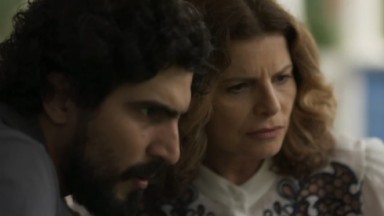 Renato Góes e Débora Bloch como Tertulinho e Deodora na novela Mar do Sertão, em exibição na Globo 