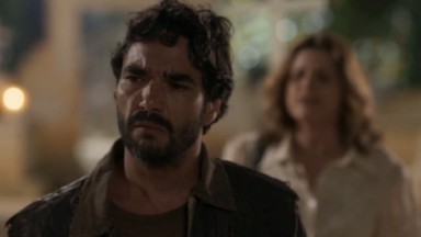 Caio Blat como Pajeú em cena da novela Mar do Sertão, em exibição na Globo 