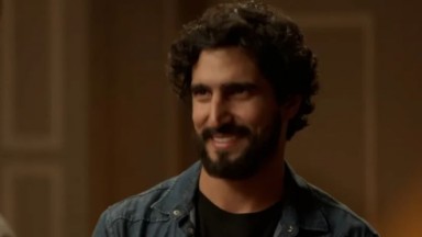 Renato Góes como Tertulinho na novela Mar do Sertão, em exibição na Globo 