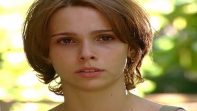 Débora Falabella em cena na novela O Clone 