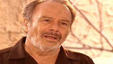 Stênio Garcia como Tio Ali na novela O Clone 