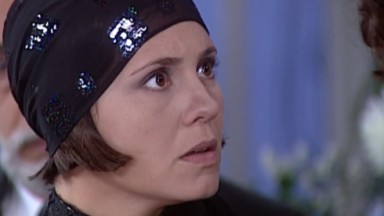 Adriana Esteves como Catarina em cena do último capítulo de O Cravo e a Rosa, em reprise na Globo 
