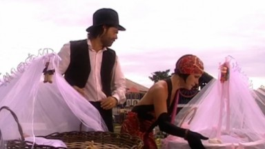 Eduardo Moscovis e Adriana Esteves como Petruchio e Catarina na novela O Cravo e a Rosa, em reprise na Globo 