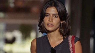 Julia Dalavia como Guta em cena da novela Pantanal, em exibição na Globo 
