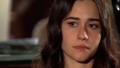 Alessandra Negrini como Paula em cena da novela Paraíso Tropical, reprisada na Globo 