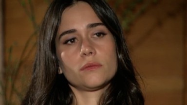 Alessandra Negrini como Paula em cena da novela Paraíso Tropical, reprisada na Globo 