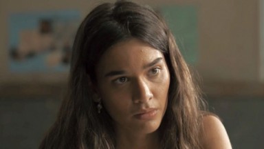 Theresa Fonseca interpretando Mariana em Renascer 